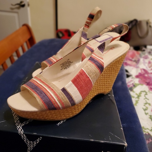 Anne Klein Fortuna Wedges - Picture 3 of 3